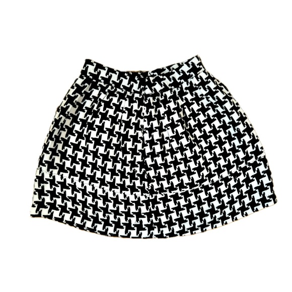 HOUNDSTOOTH MINI SKIRT - Picture 1 of 4